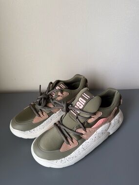 UGG Women's LA Cloud Lace sneakers